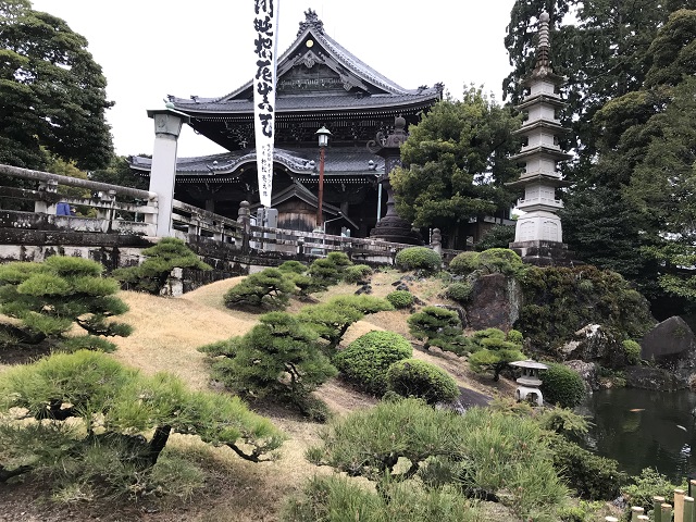 築山の妙厳寺庭園